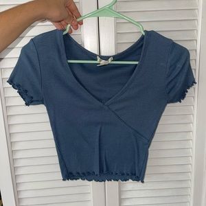 V-neck cropped T-shirt
